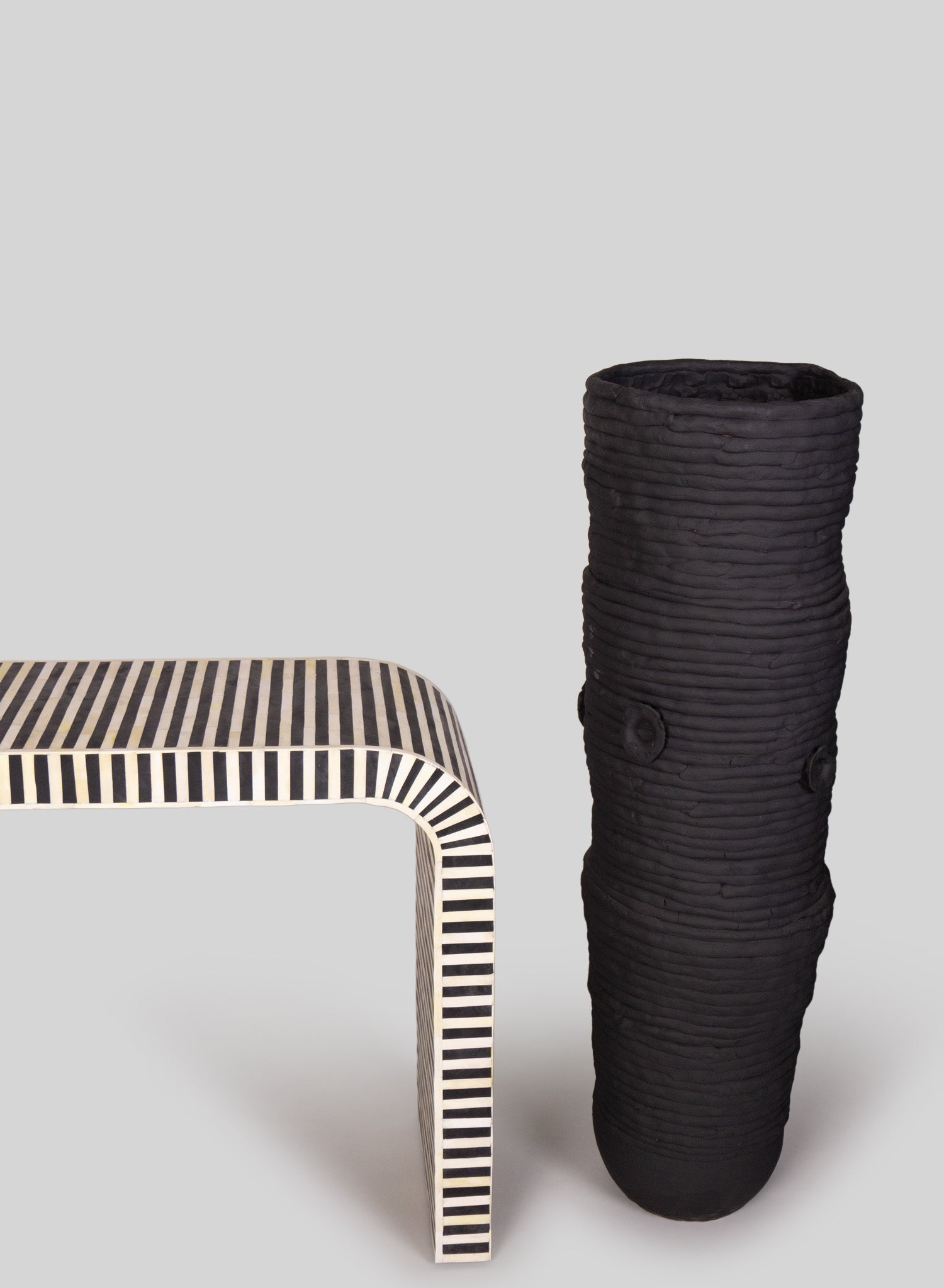 Arch Console, Black-White