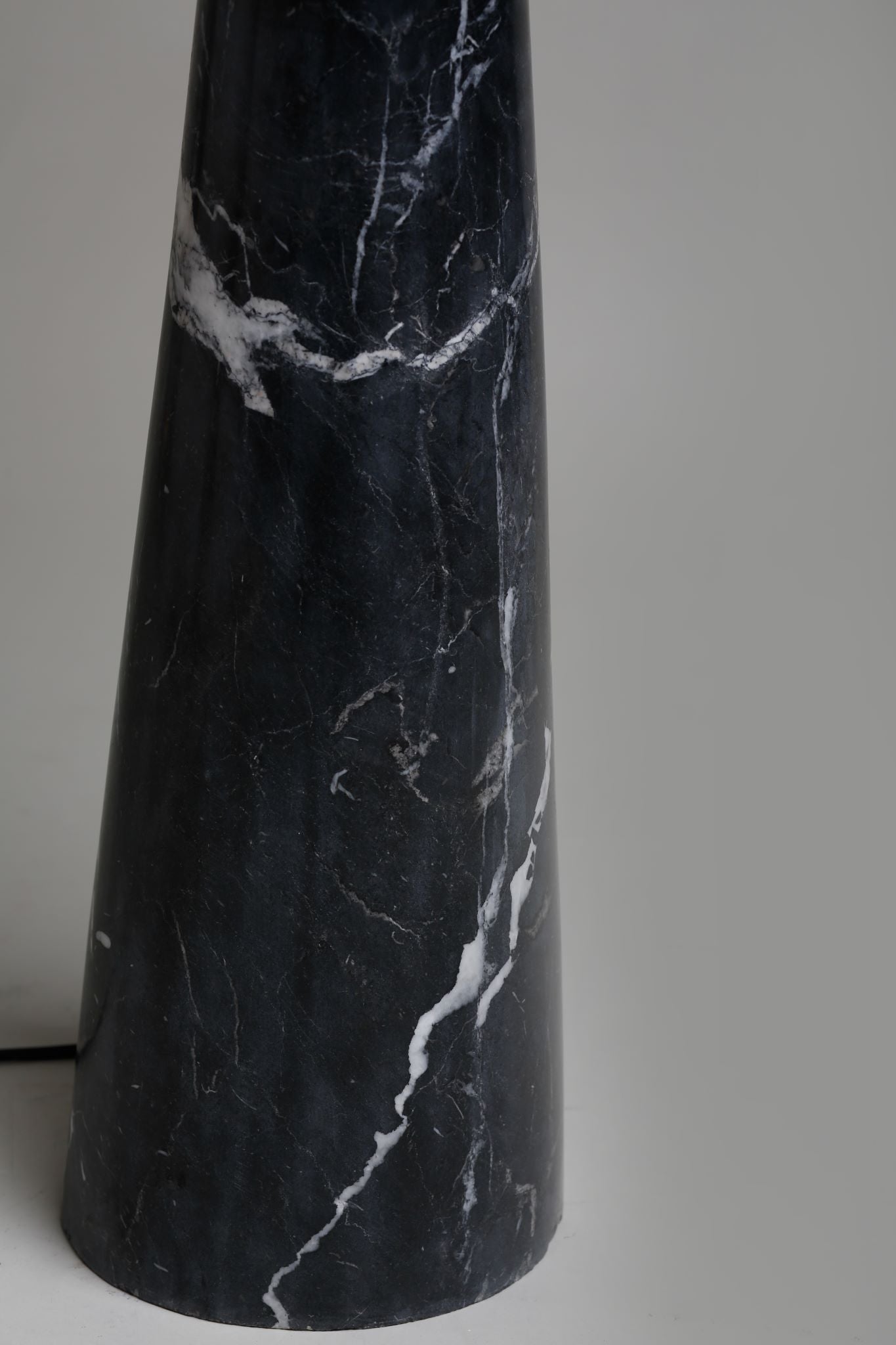 FL 11 Floor Lamp, Black Khenifra Marble - Black