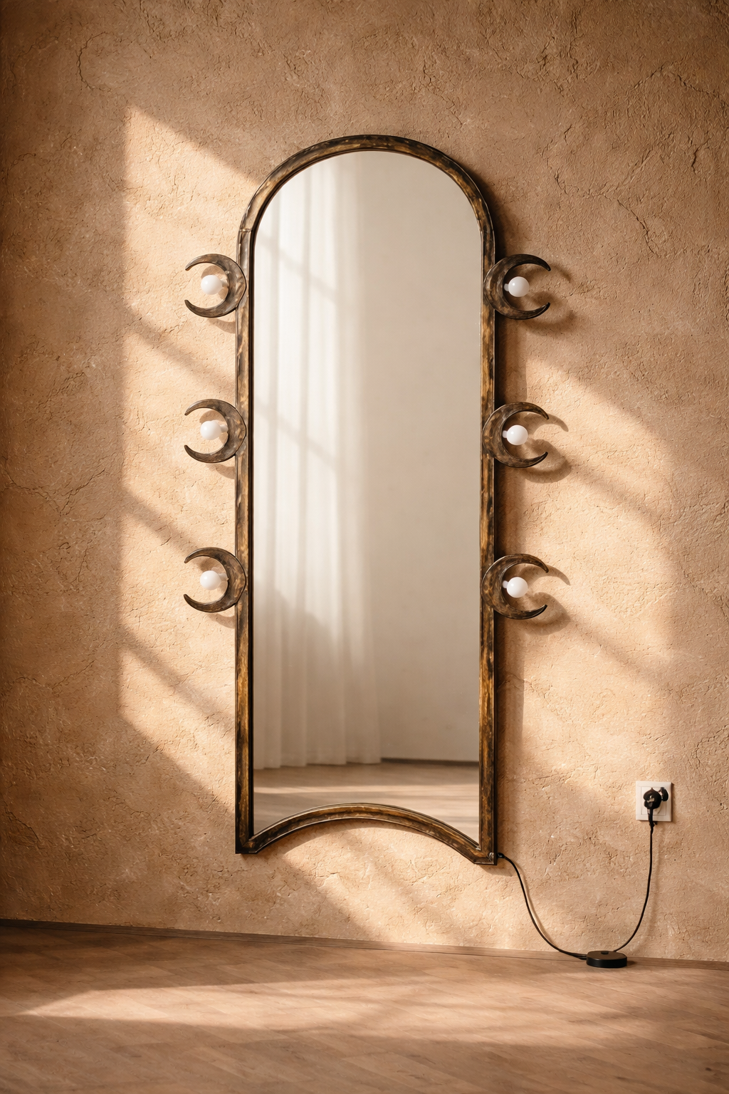 Luna Mirror, Brown