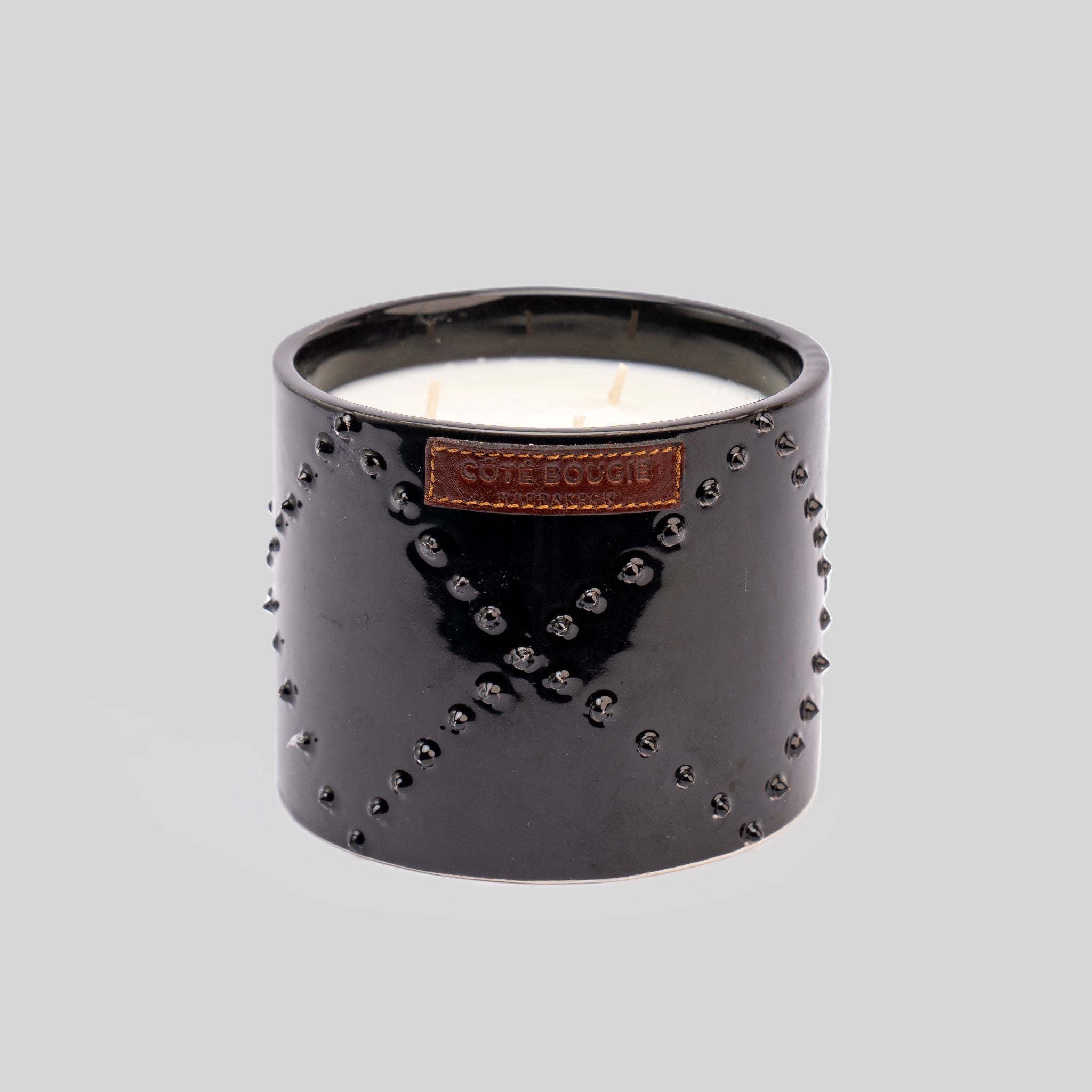 Nomad Scented Candle Black, Cedars of Atlas Fragrance