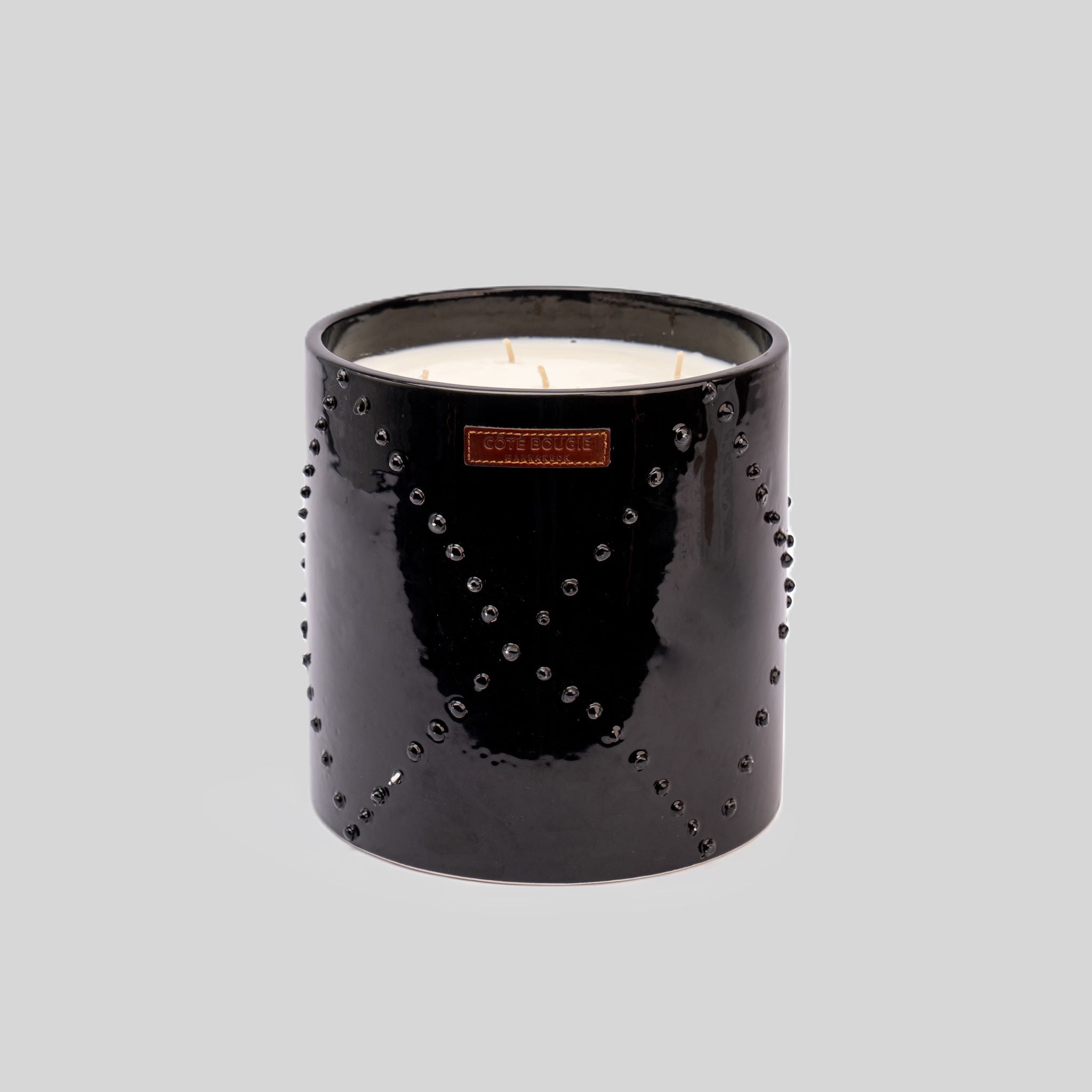 Nomad Scented Candle Black, Cedars of Atlas Fragrance