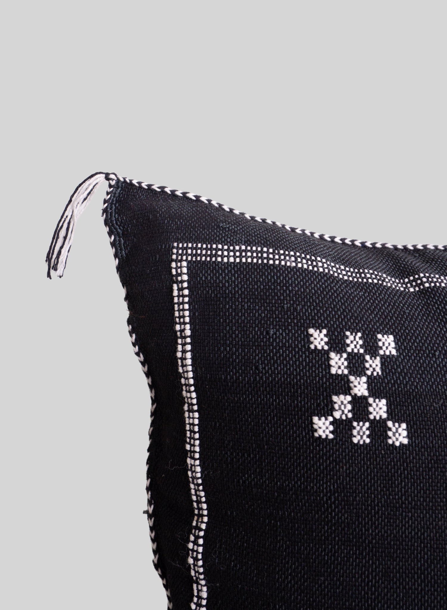 Midnight Sabra Cushion 55x55 cm, Black