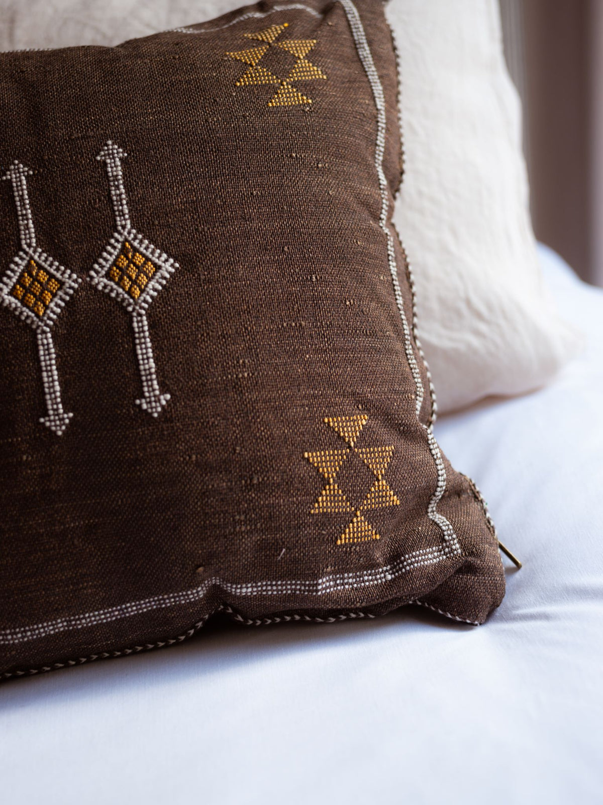 Kasbah Sabra Cushion 50x50 cm, Brown