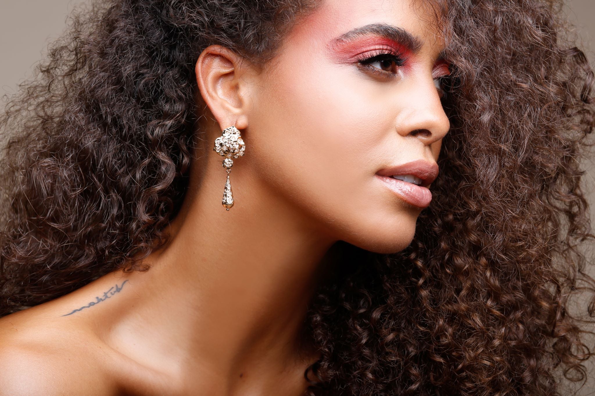 Fassa Earrings, White Rosace Gemstones