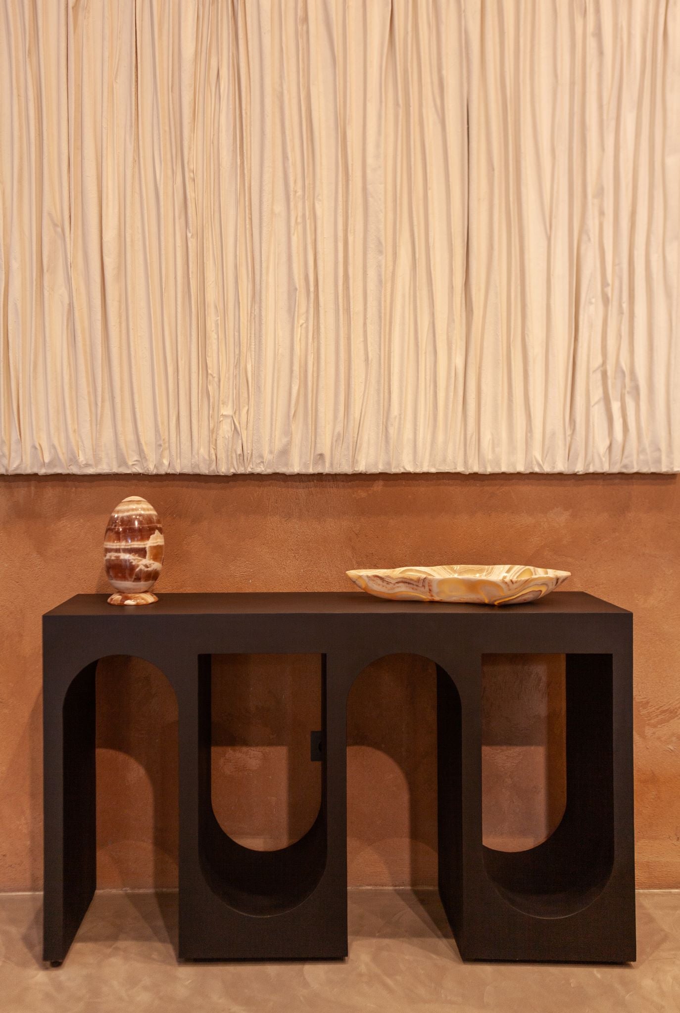 Metal Console, Warm black