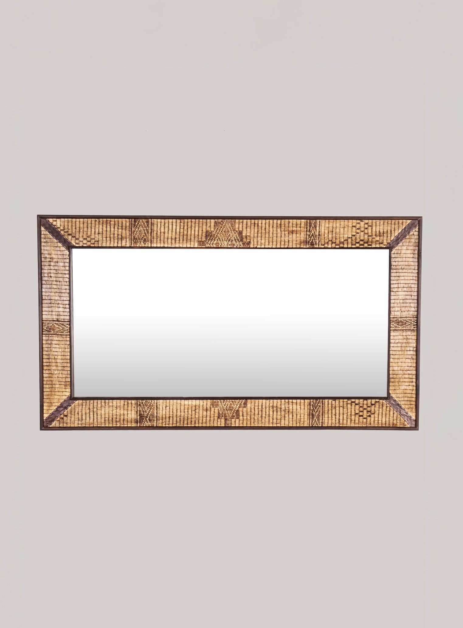 Natte Mirror, Natural